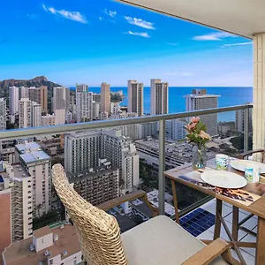Stylish Studio With Great Ocean Views & Near Beach! Apartment